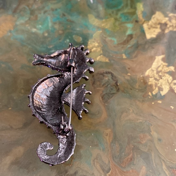 Rhinestone Seahorse Brooch - Picture 3 of 3